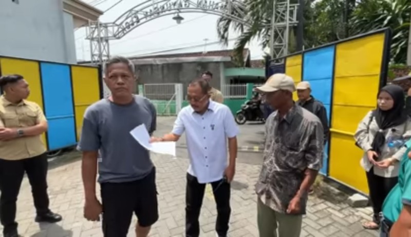 Wakil Wali Kota Armuji bersitegang dengan seorang pria yang diduga suami dari penjual tanah
