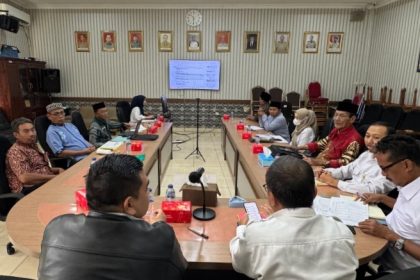 Kegiatan pembentukan tim gabungan percepatan sertifikasi tanah wakaf bersama tokoh masyarakat dan instansi terkait. 