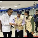 Kepala Kantor Imigrasi Kelas I Khusus TPI Batam, Hajar Aswad memperkenalkan program Kepala Perwakilan Ombudsman RI Provinsi Kepulauan Riau, Lagat Parroha Patar Siadari beserta rombongan.