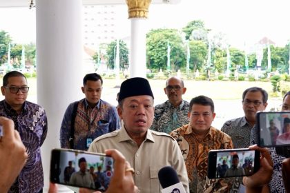 Kakanwil BPN Jawa Timur, Asep Heri beserta jajaran mendampingi Menteri Nusron Wahid dalam kegiatan rapat koordinasi pertanahan dengan Gubernur Khofifah Indar Parawansa.