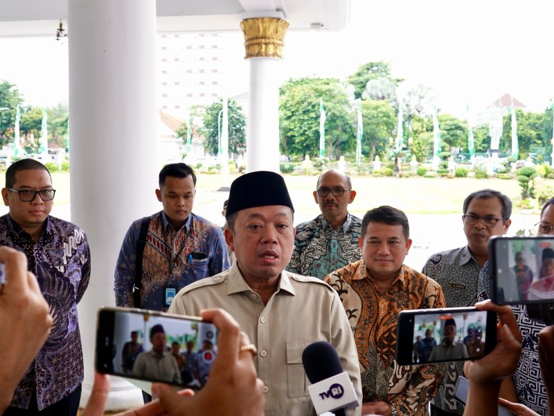 Kakanwil BPN Jawa Timur, Asep Heri beserta jajaran mendampingi Menteri Nusron Wahid dalam kegiatan rapat koordinasi pertanahan dengan Gubernur Khofifah Indar Parawansa.