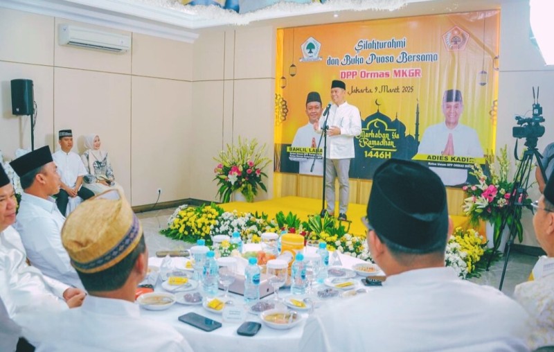 Suasana kegiatan silaturahmi dan berbuka bersama bulan Ramadan yang penuh makna dengan kehadiran Ketua Umum DPP Partai Golkar, Bahlil Lahadalia.