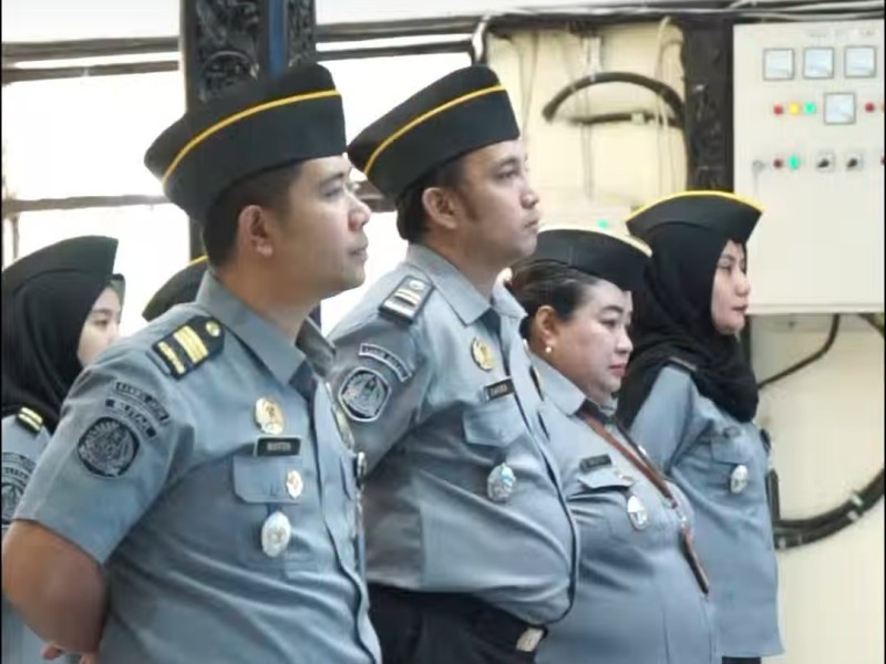 Kegiatan penandatanganan pakta integritas yang diikuti oleh seluruh jajaran Kantor Imigrasi Blitar.