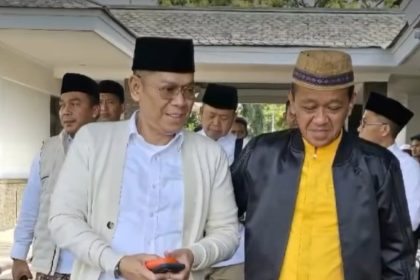 Adies Kadir bersama Ketua Umum DPP Partai Golkar Bahlil Lahadalia di Pesantren Tebuireng, Jombang, Jawa Timur.