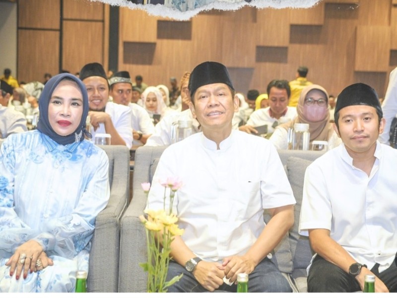Wakil Bupati Sidoarjo Mimik Idayana Wakil Ketua Umum DPP Partai Golkar Adies Kadir, dan Ketua DPD Golkar Sidoarjo, Adam Rusydi.