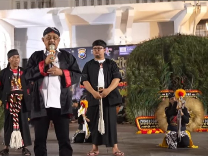 Wakil Wali Kota Surabaya, Armuji, pada H+3 menghadiri penampilan Reog Ponorogo di Wisata Kota Lama, Jembatan Merah.