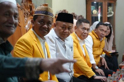 KH Agoes Ali Masyhuri (Gus Ali) bersama Ketum Bahli Lahadalia, Sekjen Sarmuji, dan Wakil Ketua Umum Adies Kadir di kediaman.