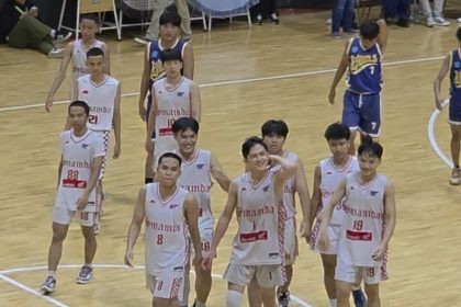 Tim Basket SMA Muhammadiyah 2 (SMAMDA) Surabaya tampil di GOR Unesa, Lakarsantri, Surabaya.