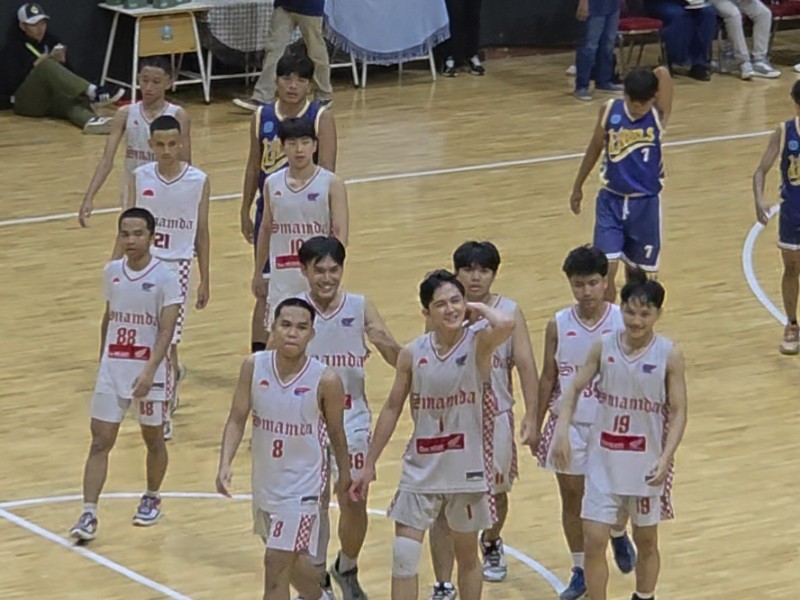 Tim Basket SMA Muhammadiyah 2 (SMAMDA) Surabaya tampil di GOR Unesa, Lakarsantri, Surabaya.