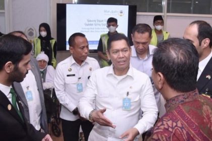 peninjauan langsung terhadap pelaksanaan layanan Makkah Route di Bandara Internasional Adi Soemarmo, Solo,