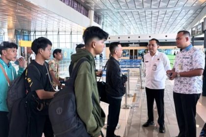 Kakanwil Ditjen Imigrasi DK Jakarta, Pamuji Raharja, melakukan kunjungan ke Bandara Soekarno-Hatta, Tangerang.