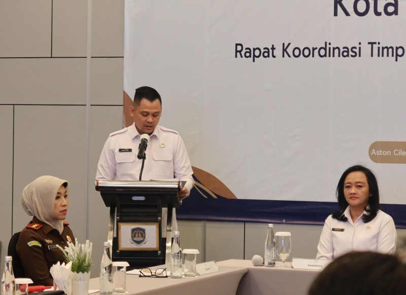 Kepala Kantor Imigrasi Cilegon, Aditya Triputranto, menyampaikan paparan dalam rapat koordinasi Timpora di Kota Cilegon.