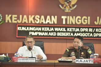 Wakil Ketua DPR RI, Adies Kadir bersama Kepala Kejaksaa Tinggi Jatim, Kuntadi.