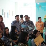 Kakanwil Ditjen Imigrasi Jatim melakukan kunjungan ke Imigrasi Kediri dismbut Kakanim Kediri, Antonius Frizky.