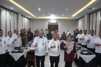 Tim Pengawasan Orang Asing (TIMPORA) Kabupaten Grobogan foto bersama dengan Kakanwil Ditjen Imigrasi Jawa Tengah, Is Edy Ekoputranto.