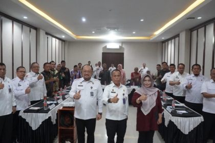 Tim Pengawasan Orang Asing (TIMPORA) Kabupaten Grobogan foto bersama dengan Kakanwil Ditjen Imigrasi Jawa Tengah, Is Edy Ekoputranto.