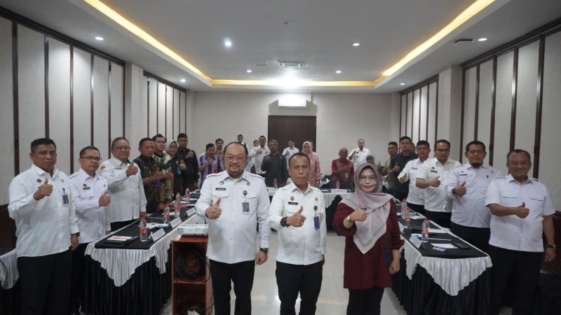 Tim Pengawasan Orang Asing (TIMPORA) Kabupaten Grobogan foto bersama dengan Kakanwil Ditjen Imigrasi Jawa Tengah, Is Edy Ekoputranto.