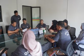 Tim Pengawasan Orang Asing di wilayah Grobogan memeriksa dokumen milik otang asing yang diperkirakan di salah satu PT.