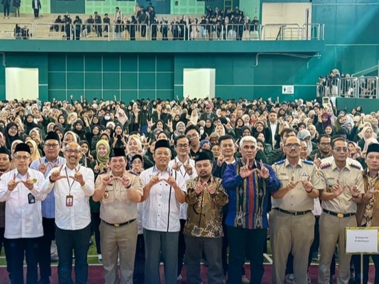 Suasana launching program Laskar Wakaf yang dibuka di Kampus Universitas Islam Negeri Sunan Ampel (UINSA) Surabaya.