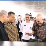 Kakanwil Imigrasi DK Jakarta, Pamuji Raharja, mendampingi Wakil Menteri Imigrasi dan Pemasyarakatan, Silmy Karim, meninjau uji coba seamless autogate di Bandara Internasional Soekarno-Hatta.