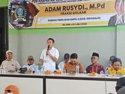 Ketua Komisi C DPRD Jatim, Adam Rusydi, saat reses di wilayah Jabon, Sidoarjo.