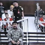 Terdakwa Herry Sunaryo mendengarkan Ketua Majelis Hakim PN Surabaya membaca amar putusan atas kasus yang menimpanya.