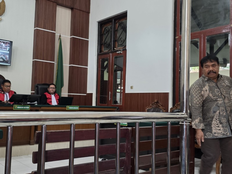 Terdakwa Herry Sunaryo usai mendengarkan putusan dari Ketua Majelis Hakim Muh Zulkarnain.