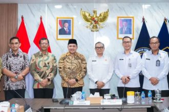 Pelaksana tugas (Plt) Direktur Jenderal Imigrasi, Yuldi Yusman bersama Bupati Pasuruan, Mochamad Rusdi Sutejo, dan jajaran usai audiensi.