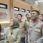 Kapolresta Sidoarjo Kombes Pol Christian Tobing mendampingi Menteri Pendayagunaan Aparatur Negara dan Reformasi Birokrasi (PANRB) Rini Widyantini meninjau Pelayanan di Polresta Sidoarjo.