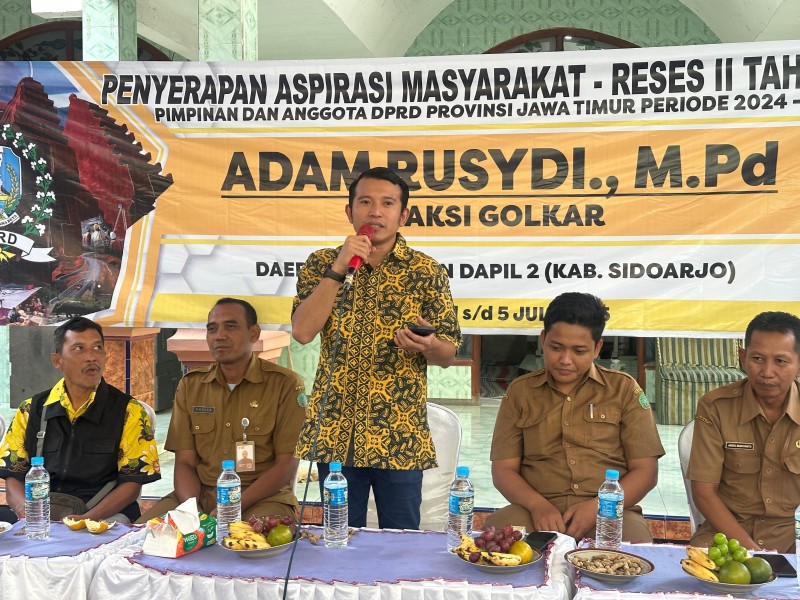 Ketua Komisi C DPRD Jawa Timur, Adam Rusydi, saat menggelar serap aspirasi (reses) bersama warga