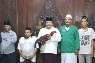 Kader PDIP Surabaya Achmad Hidayat hadir dalam pengajian di Pendopo Agung Eyang Sawunggaling Kampung Lidah Donowati.