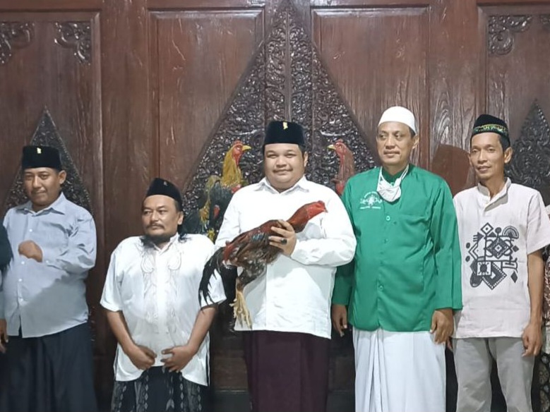 Kader PDIP Surabaya Achmad Hidayat hadir dalam pengajian di Pendopo Agung Eyang Sawunggaling Kampung Lidah Donowati.