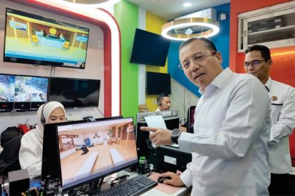 Dwi Budi Martono, meninjau salah satu inovasi dalam pelayanan pertanahan, yaitu Kantor Pertanahan Virtual.