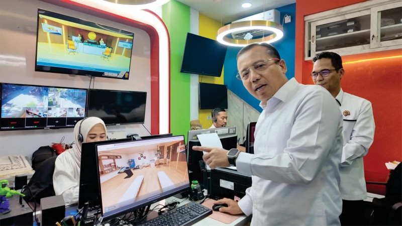 Dwi Budi Martono, meninjau salah satu inovasi dalam pelayanan pertanahan, yaitu Kantor Pertanahan Virtual.
