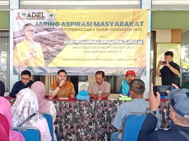 Mas Adiel dalam forum jaring aspirasi masyarakat (jasmas) yang digelar di aula balai desa dengan dihadiri sekitar 150 warga.
