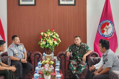 Kepala Kantor Imigrasi Atambua, Putu Agus Eka Putra, saat berkunjung ke Universitas Pertahanan Republik Indonesia.