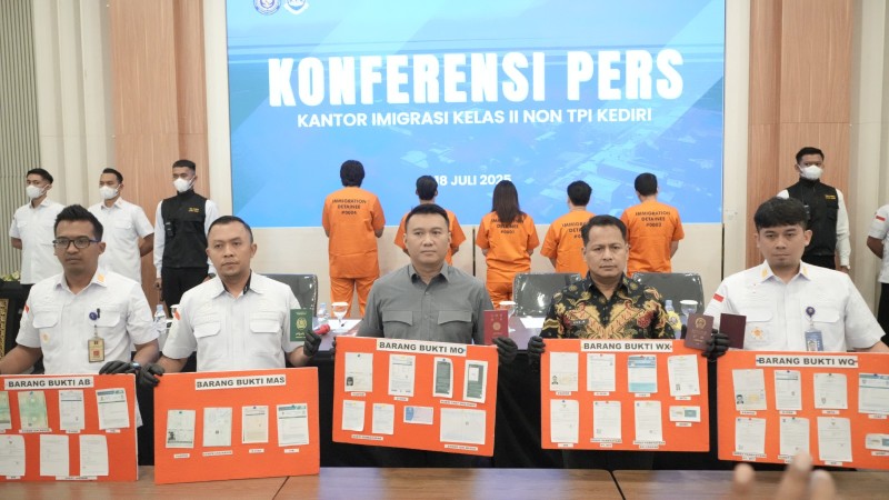 Kepala Kantor Imigrasi Kediri Antonius Frizky Saniscara Cahya