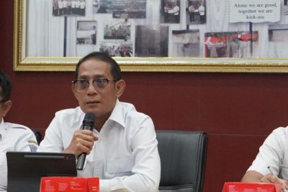 Kepala Kantor Pertanahan Surabaya I, Budi Hartanto memimpin rapat koordinasi.
