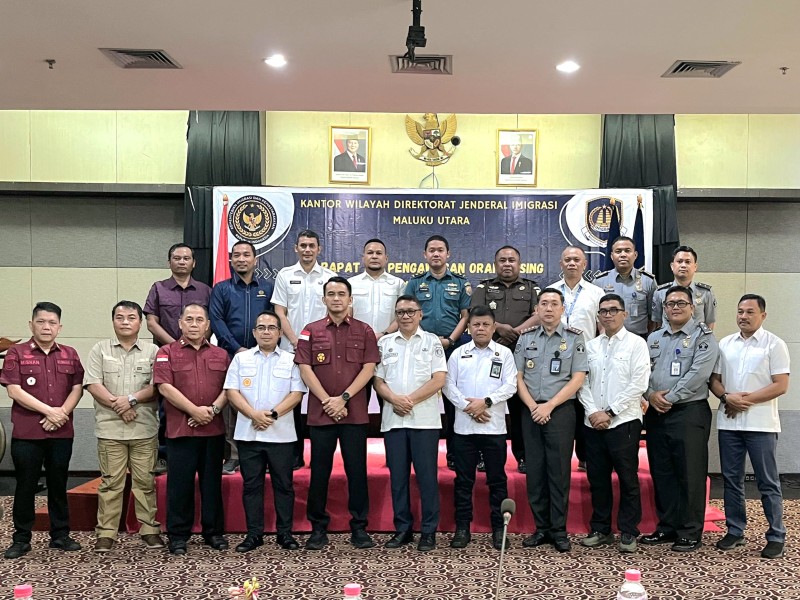 Kegiatan sosialisasi TPPO dan TPPM diawali dengan berfoto bersama.
