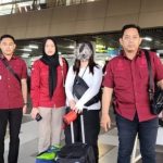 Petugas imigrasi mengawal deportasi WNA asal Jepang, berinisial MO, yang kedapatan menyalahgunakan Visa on Arrival (VoA).