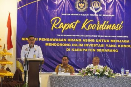 Kepala Seksi Intelijen Keimigrasian, Bramantyo Andhika Putra memberikan sambutan pada acara rakor Timpora Kabupaten Semarang.