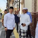 Kepala Kantor Rarif Setiawan, S.ST., M.H., bersilaturahmi ke kediaman ulama kharismatik Gresik, Habib Abu Bakar Bin Ali Assegaf.