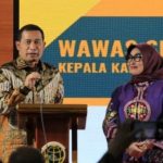 Kepala Kantor Pertanahan Kupang, Wawas Setiawan didampingi istri memberikan sambutan pada acara pisah sambut beberapa waktu lalu.