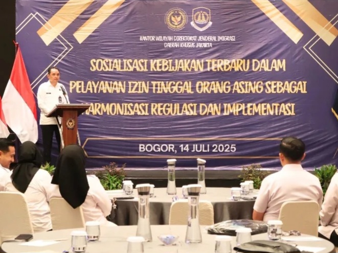 Kepala Kanwil Ditjen Imigrasi DK Jakarta, Pamuji Raharja, secara resmi membuka kegiatan Sosialisasi Kebijakan Terbaru dalam Pelayanan Izin Tinggal Orang Asing,