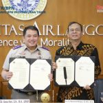 Kakanwil BPN Jawa Timur, Asep Heri bersama Rektor Universitas Airlangga, Muhammad Madyan, menunjukkan PKS untuk membangun pendidikan lebih baik dari sisi pertanahan.