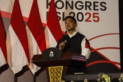 Ketua Umum PSI Partai Super Terbuka terpilih Kaesang Pangarep menyampaikan pidato kemenangannya saat kongres PSI Partai Super Terbuka di Solo, Jawa Tengah.