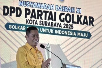 Wakil Ketua Umum DPP Partai Golkar, Adies Kadir, memberikan arahan dalam acara Musda XI Golkar Surabaya di Hotel Wyndham, Basuki Rahmat.