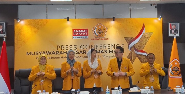 Ketua Penyelenggara Mubes, Dyah Roro Esti bersama tim dalam gelaran jumpa pers.
