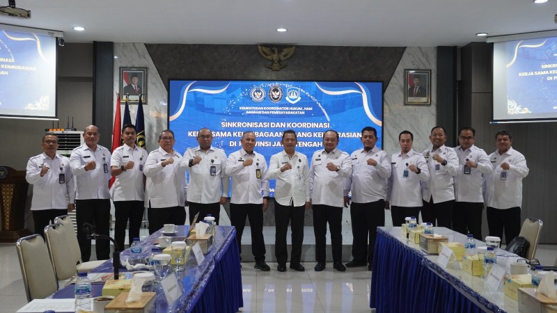 Jajaran Imigrasi se-Jawa Tengah foto bersama