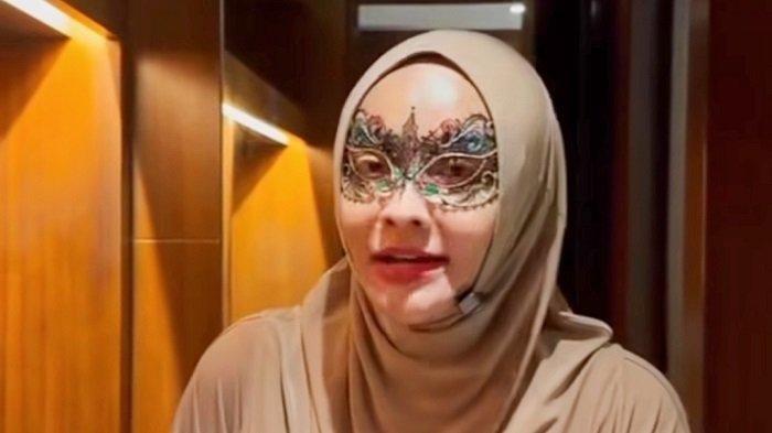 Dokter kecantikan nyentrik sekaligus pebisnis skincare, dr Amira Farahnaz